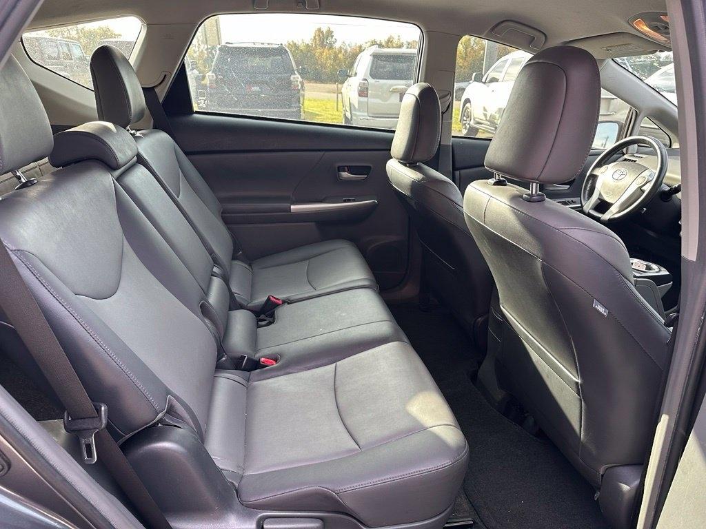 Toyota Prius V 5dr Wgn Three (Natl) 2013