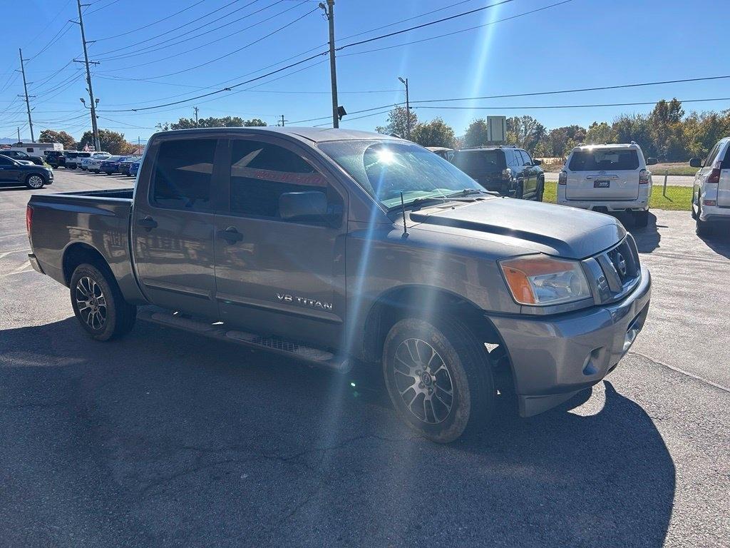 Nissan Titan 2WD Crew Cab SWB SV 2013