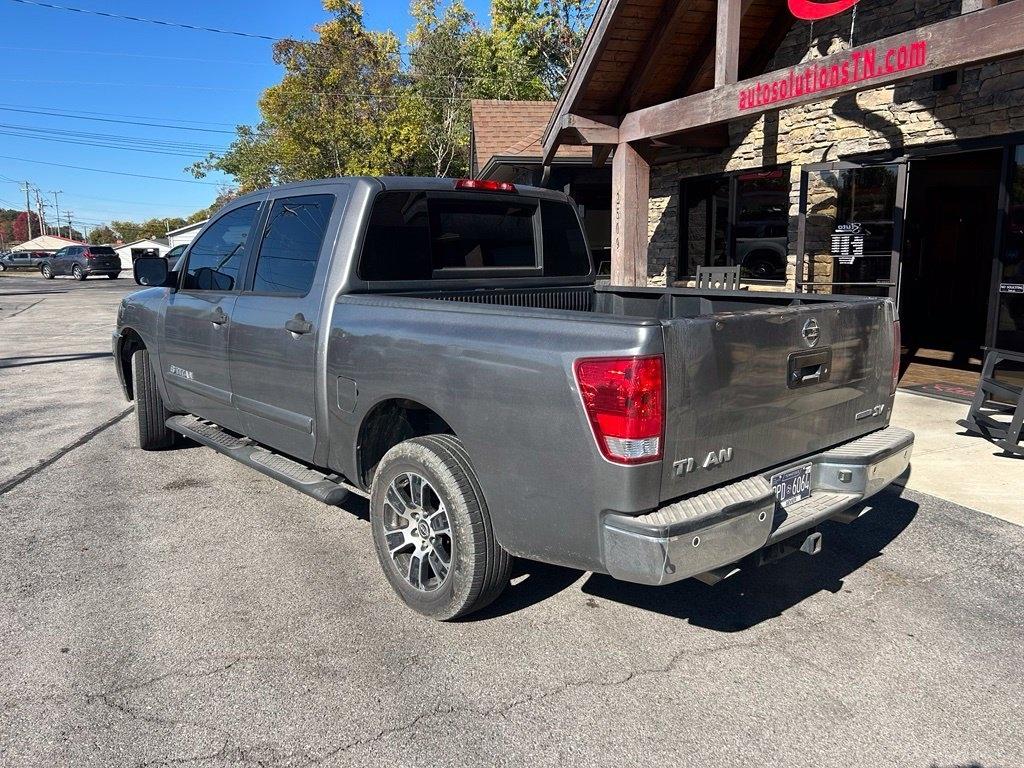 Nissan Titan 2WD Crew Cab SWB SV 2013