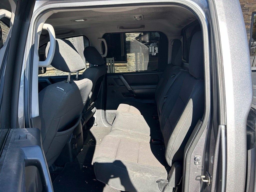 Nissan Titan 2WD Crew Cab SWB SV 2013