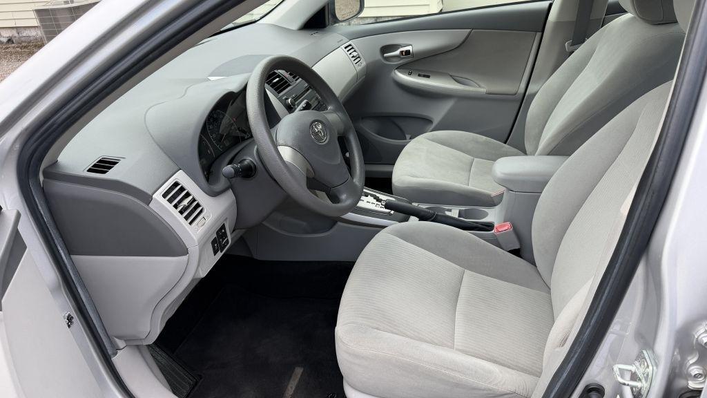 2010 Toyota Corolla LE - Photo 10