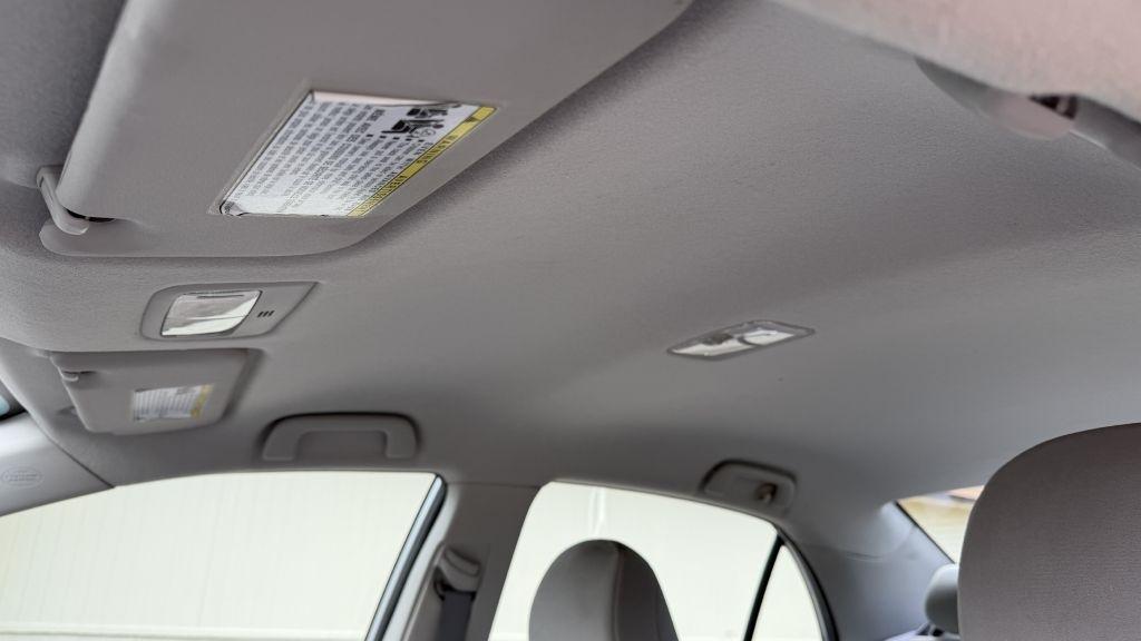 2010 Toyota Corolla LE - Photo 11