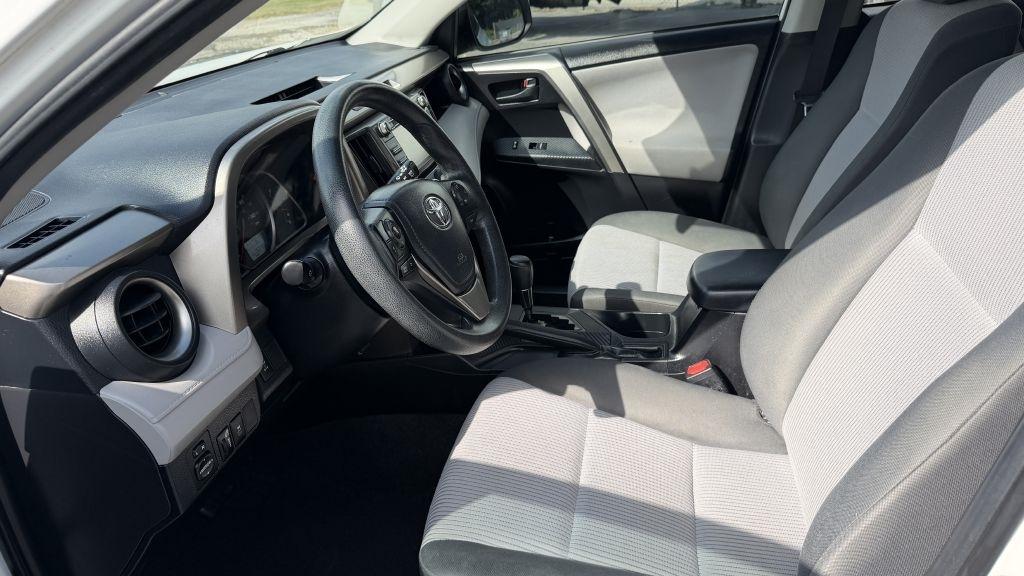 2014 Toyota RAV4 LE - Photo 10
