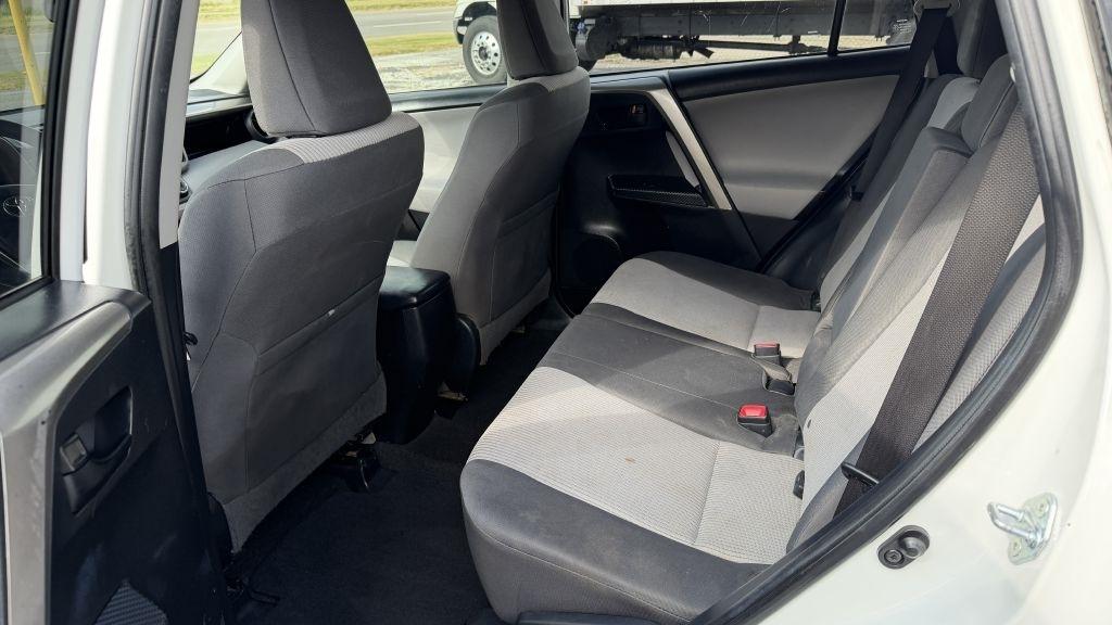 2014 Toyota RAV4 LE - Photo 12