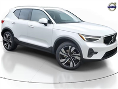 2025 Volvo XC40 