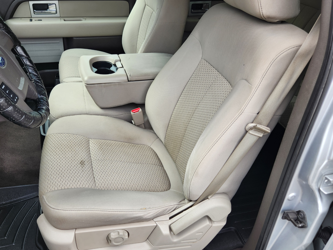 2010 Ford F-150 XLT photo 3