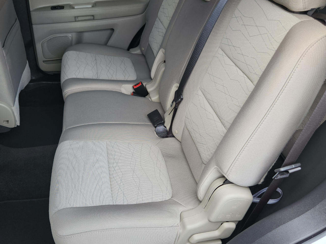 2013 Ford Explorer Base photo 8