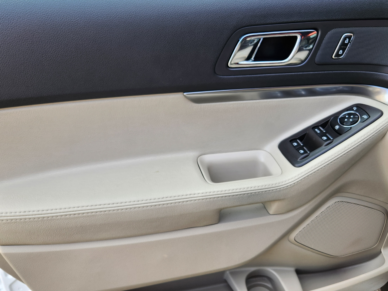 2013 Ford Explorer Base photo 11