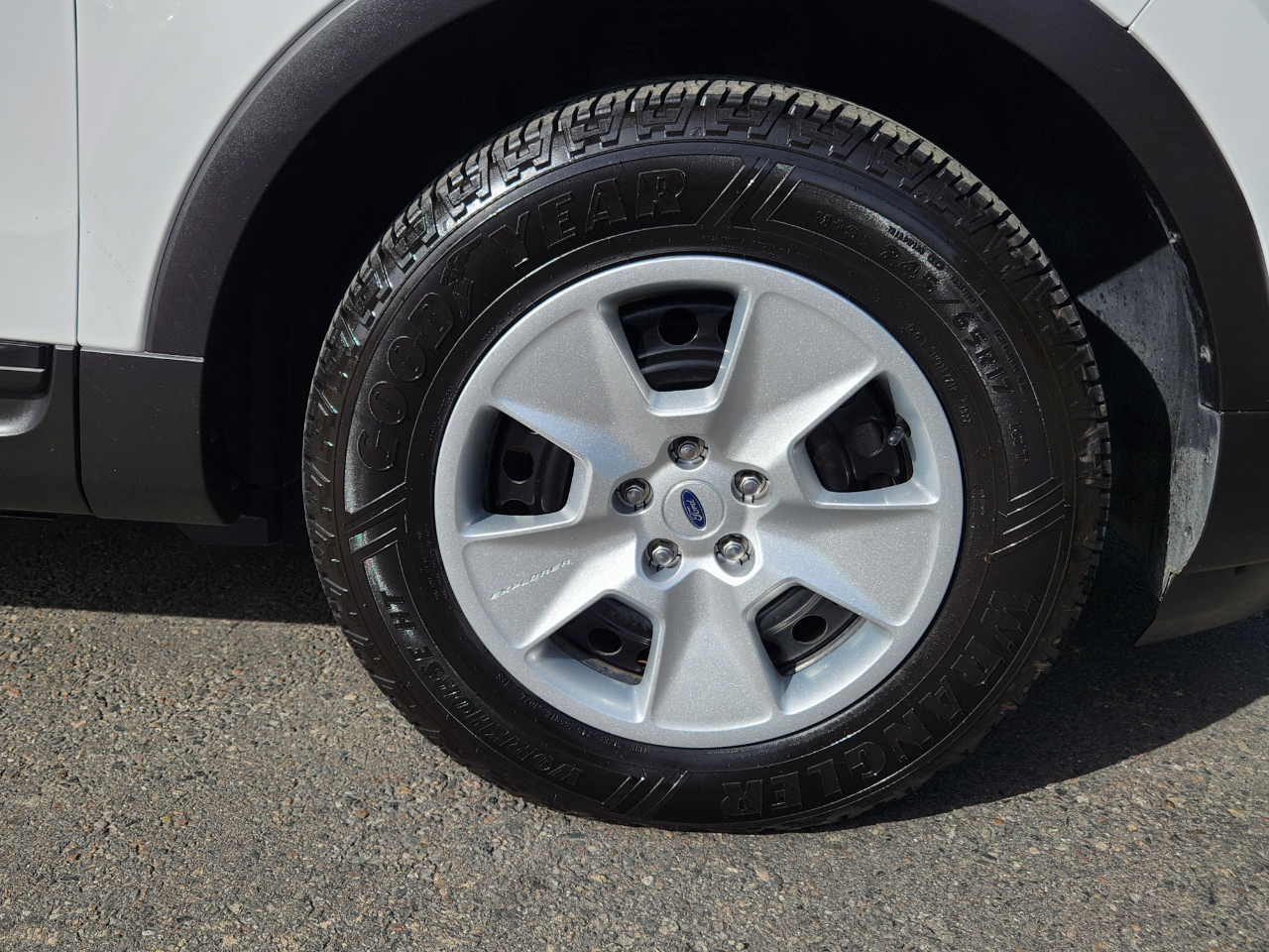 2013 Ford Explorer Base photo 13