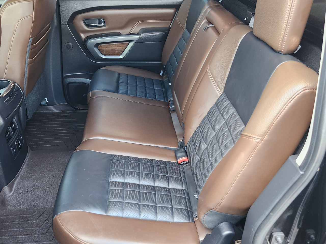 Nissan Titan XD 4WD Crew Cab Platinum Reserve Diesel 2016 Nissan Titan XD 4WD Crew Cab Platinum Reserve Diesel 2016