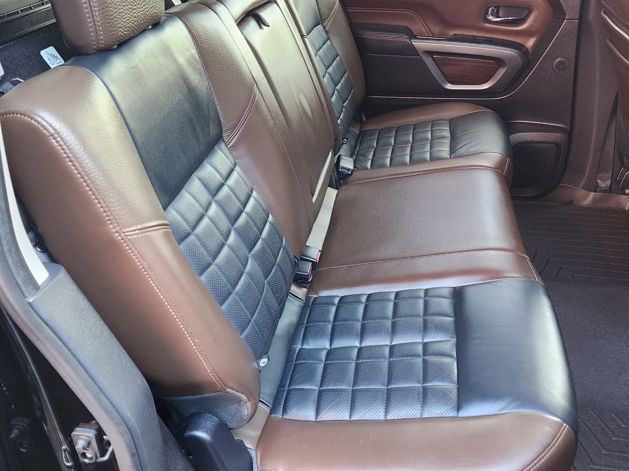 Nissan Titan XD 4WD Crew Cab Platinum Reserve Diesel 2016 Nissan Titan XD 4WD Crew Cab Platinum Reserve Diesel 2016