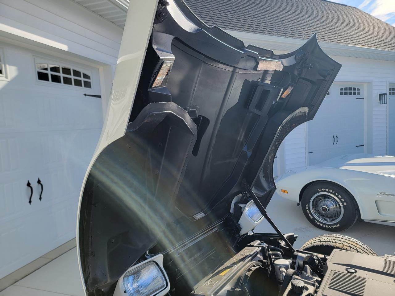 Chevrolet Corvette 2dr Hatchback Coupe 1984