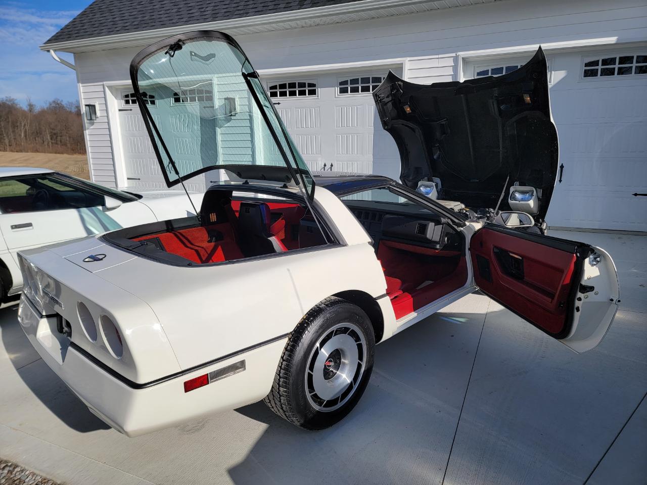 Chevrolet Corvette 2dr Hatchback Coupe 1984