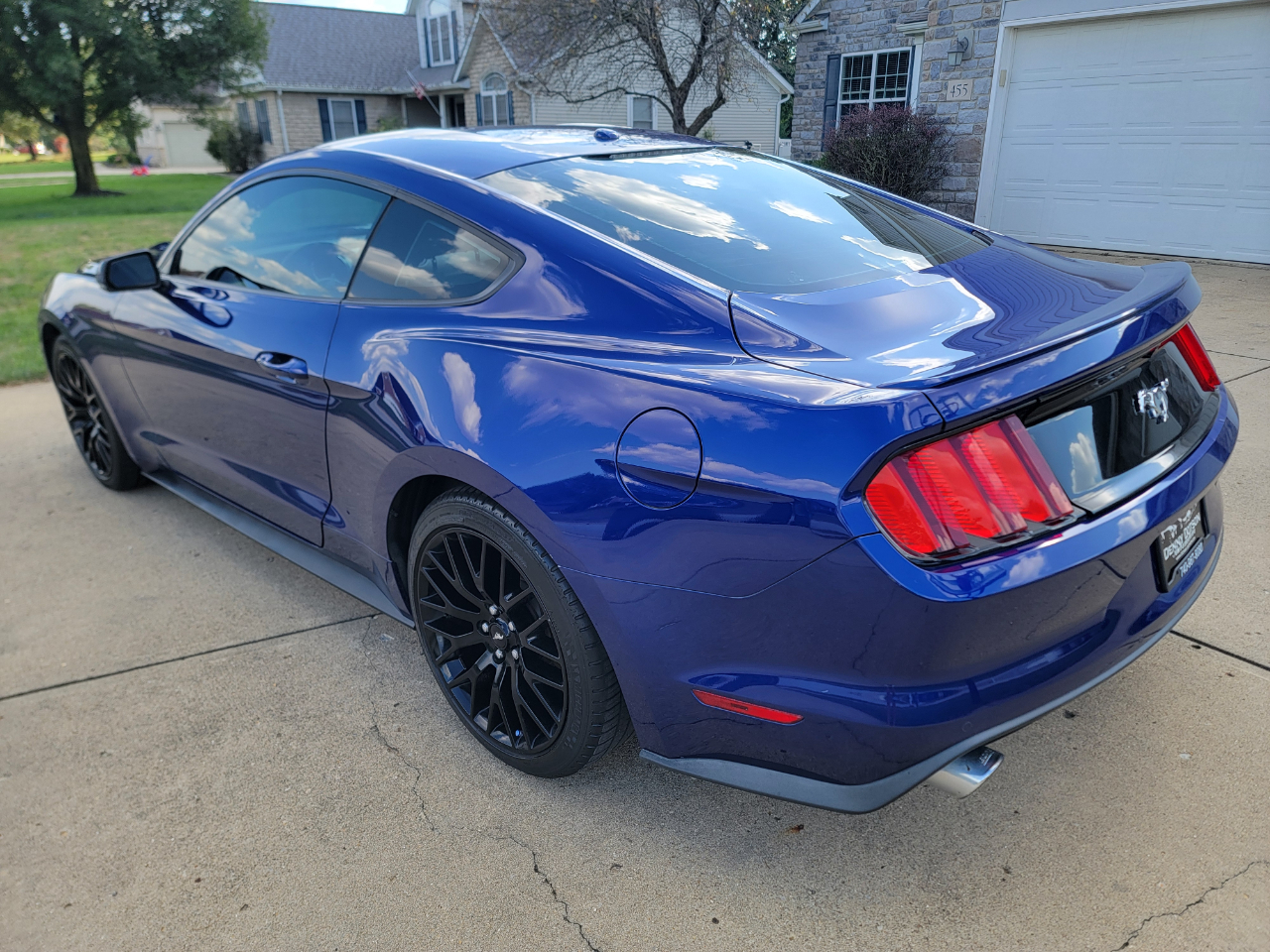 2016 Ford Mustang EcoBoost Premium photo 3