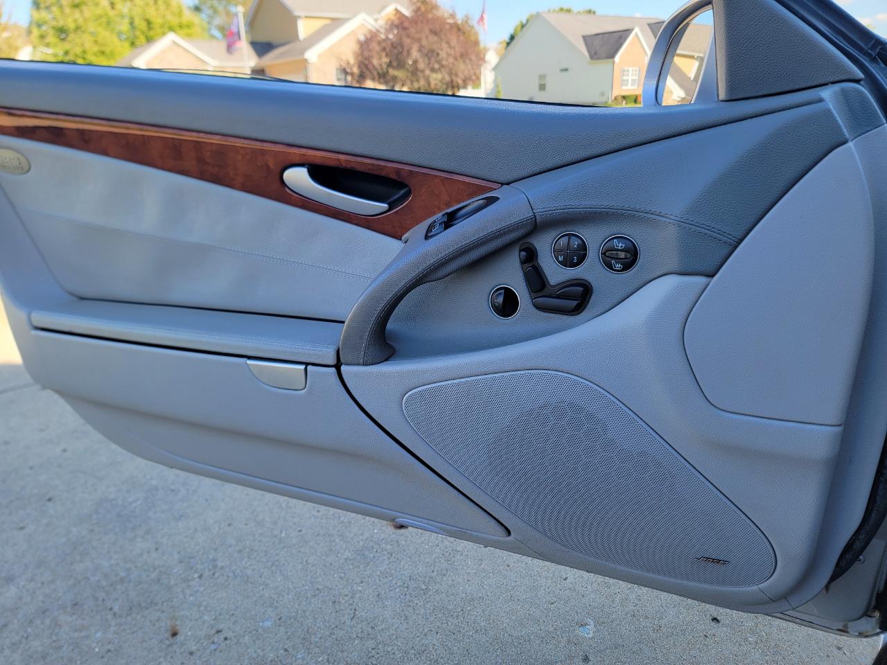 Mercedes-Benz SL-Class 2dr Roadster 5.0L 2003