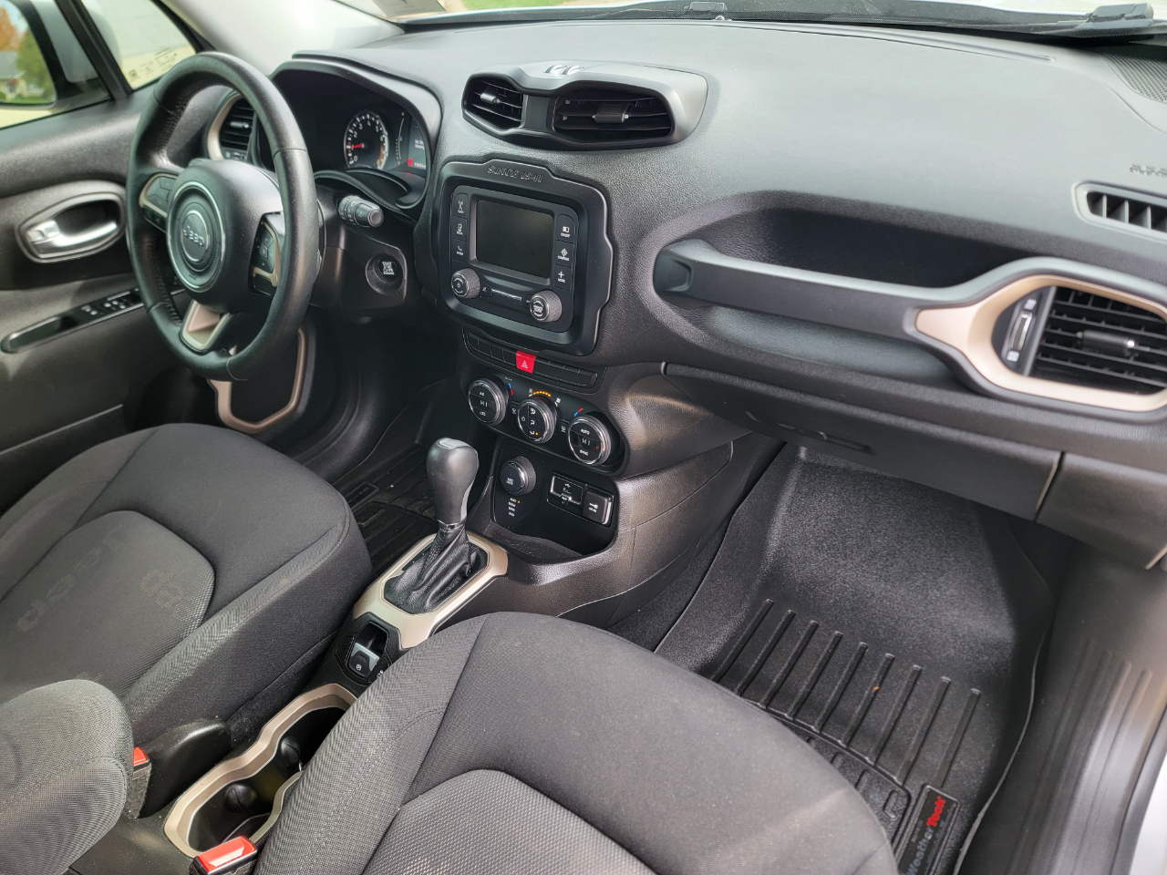 Jeep Renegade 4WD 4dr Latitude 2015 Jeep Renegade 4WD 4dr Latitude 2015