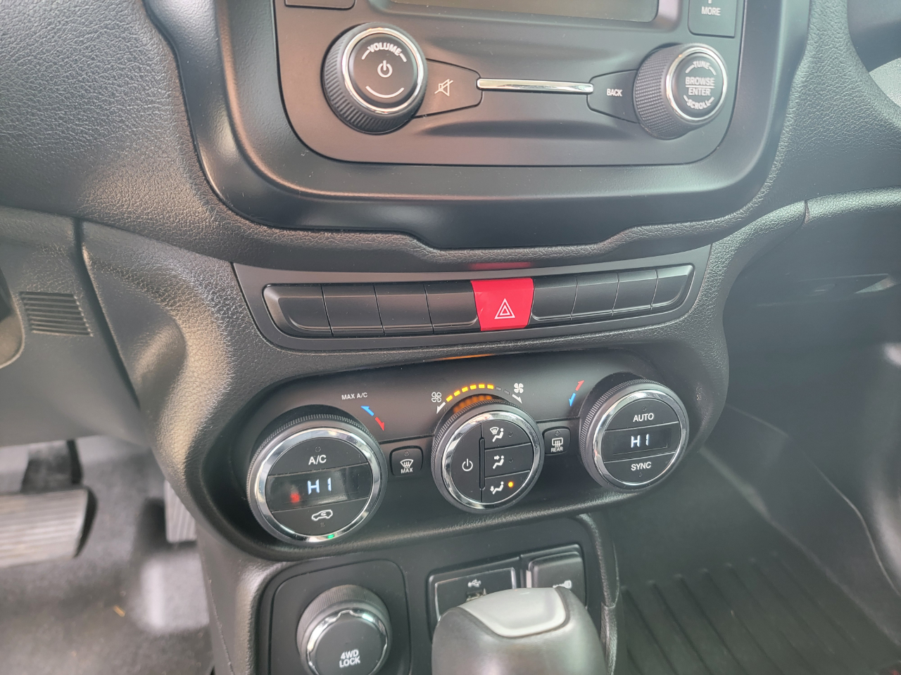 Jeep Renegade 4WD 4dr Latitude 2015 Jeep Renegade 4WD 4dr Latitude 2015
