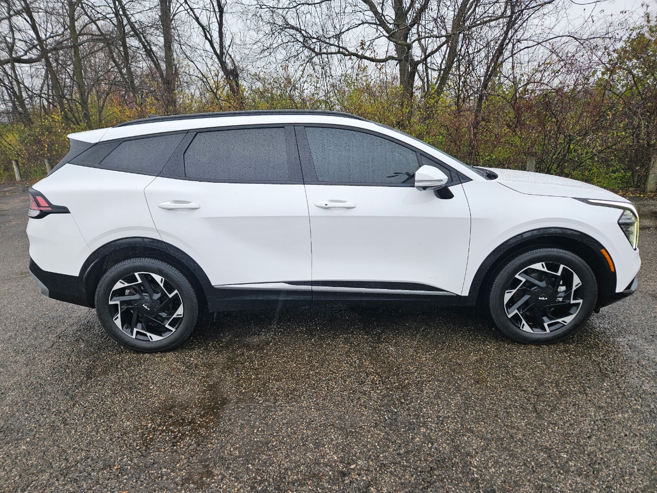 2023 Kia Sportage photo 2