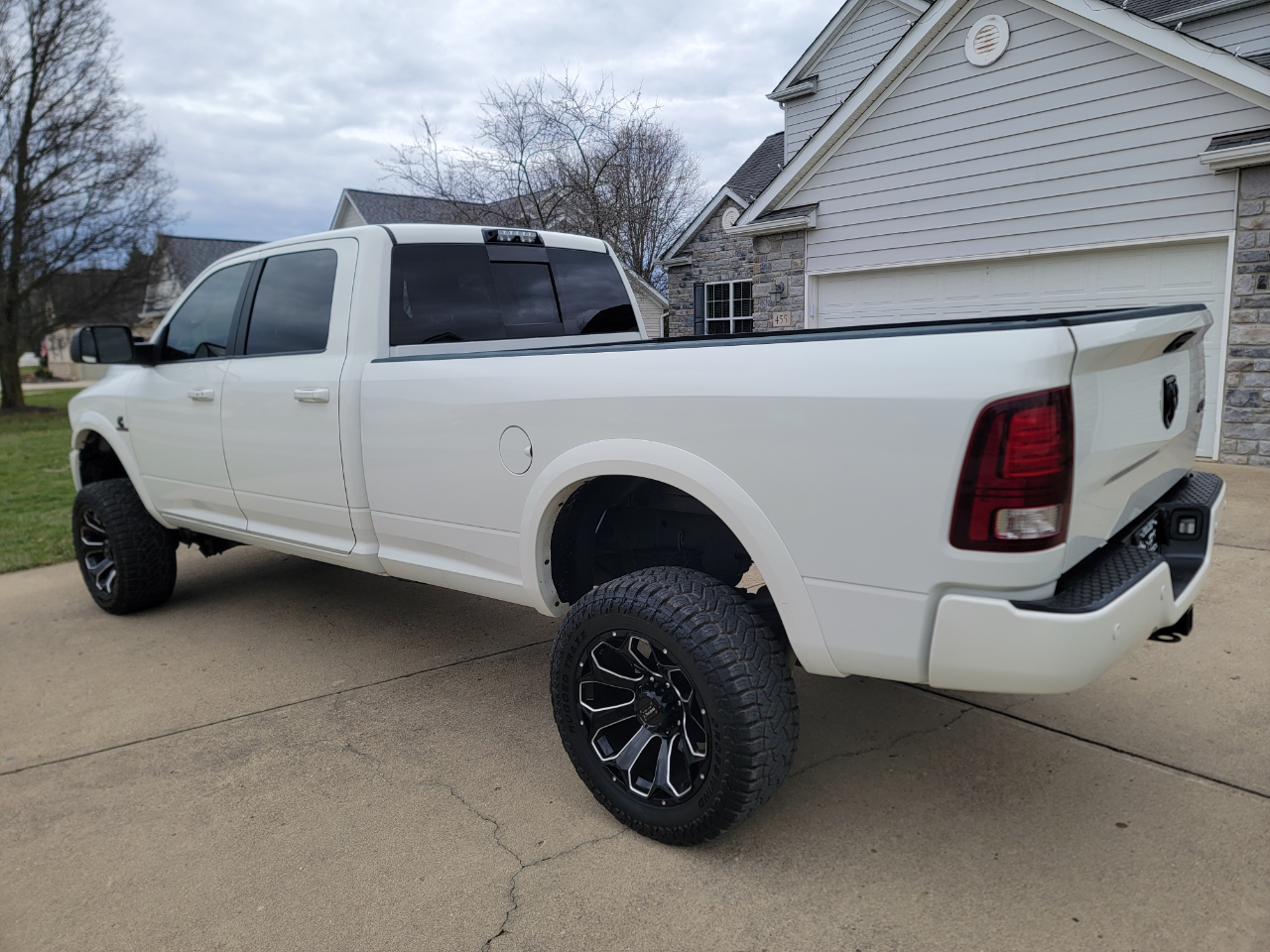 RAM 3500 Laramie 4x4 Crew Cab 8' Box 2017