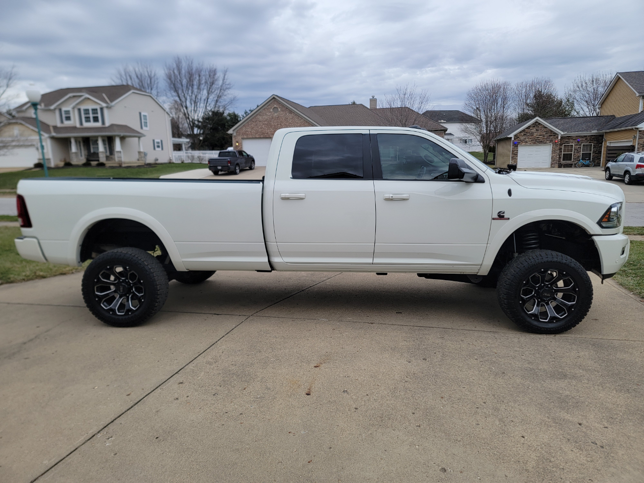 RAM 3500 Laramie 4x4 Crew Cab 8' Box 2017