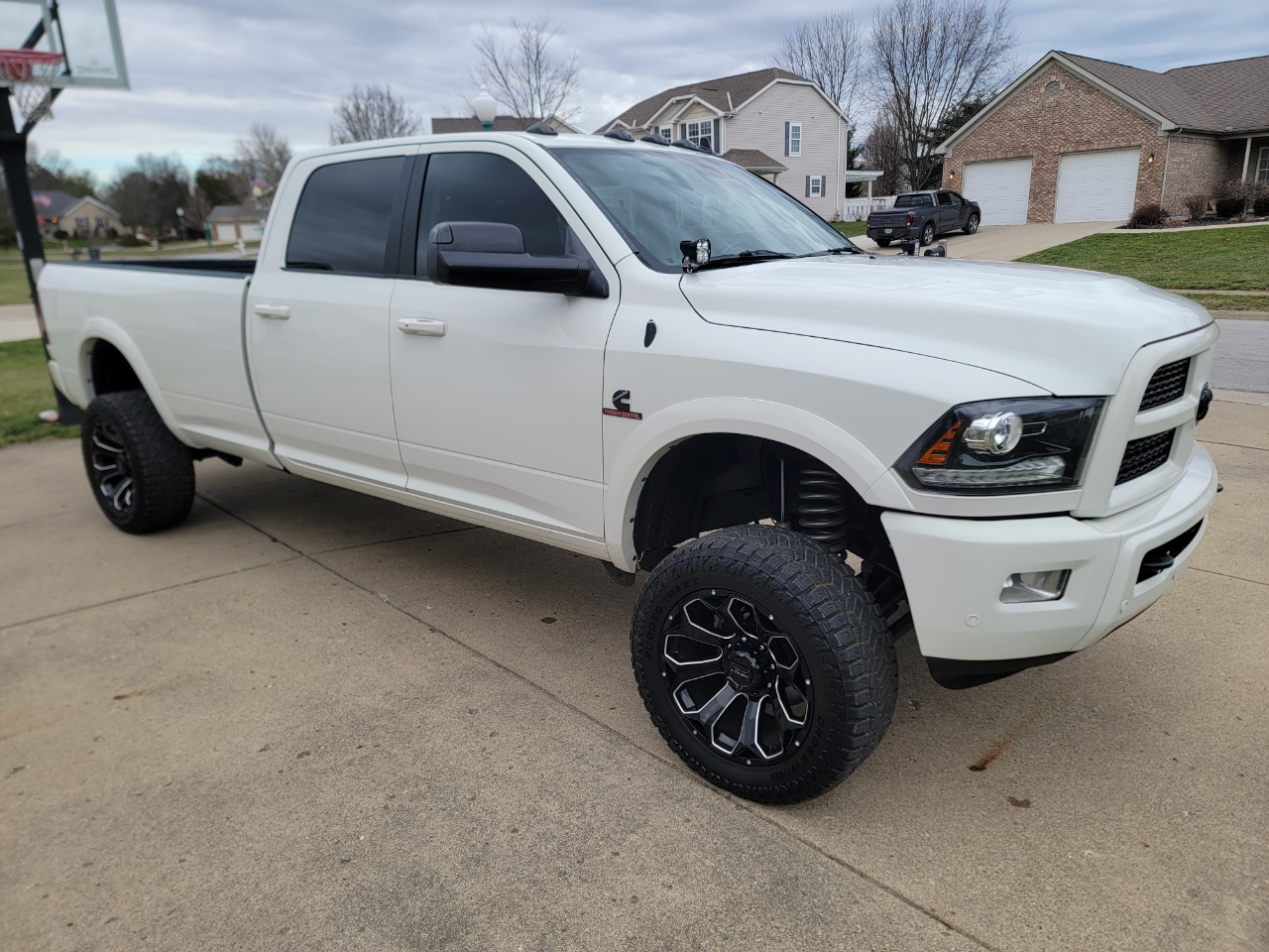 RAM 3500 Laramie 4x4 Crew Cab 8' Box 2017