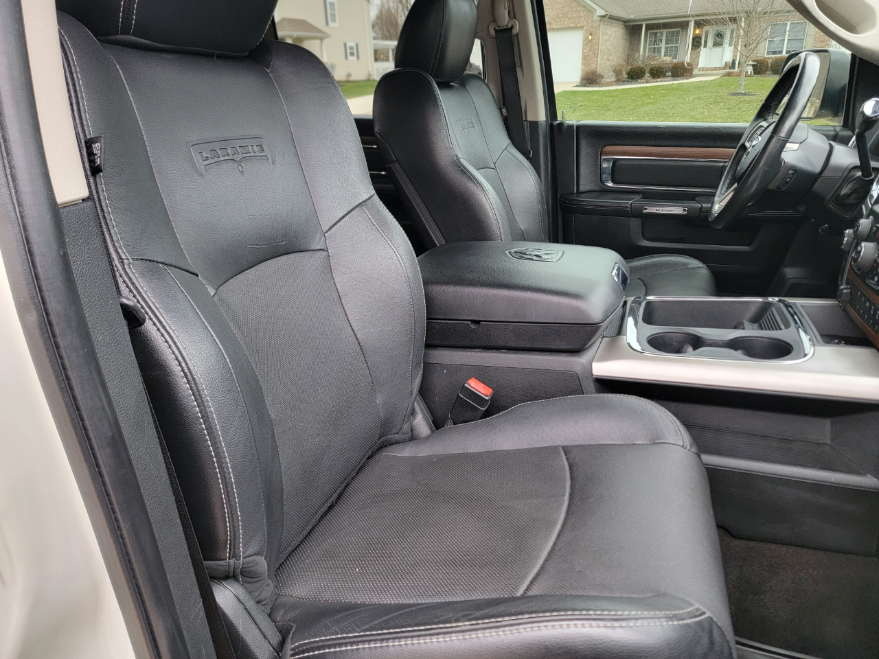 RAM 3500 Laramie 4x4 Crew Cab 8' Box 2017