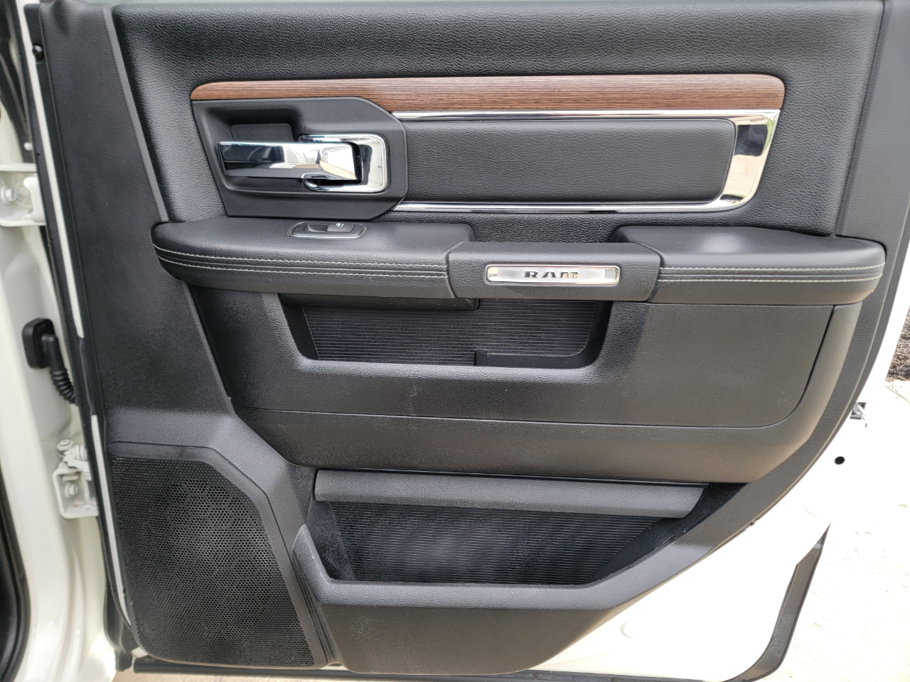 RAM 3500 Laramie 4x4 Crew Cab 8' Box 2017