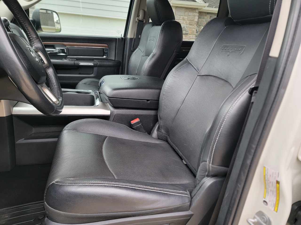 RAM 3500 Laramie 4x4 Crew Cab 8' Box 2017