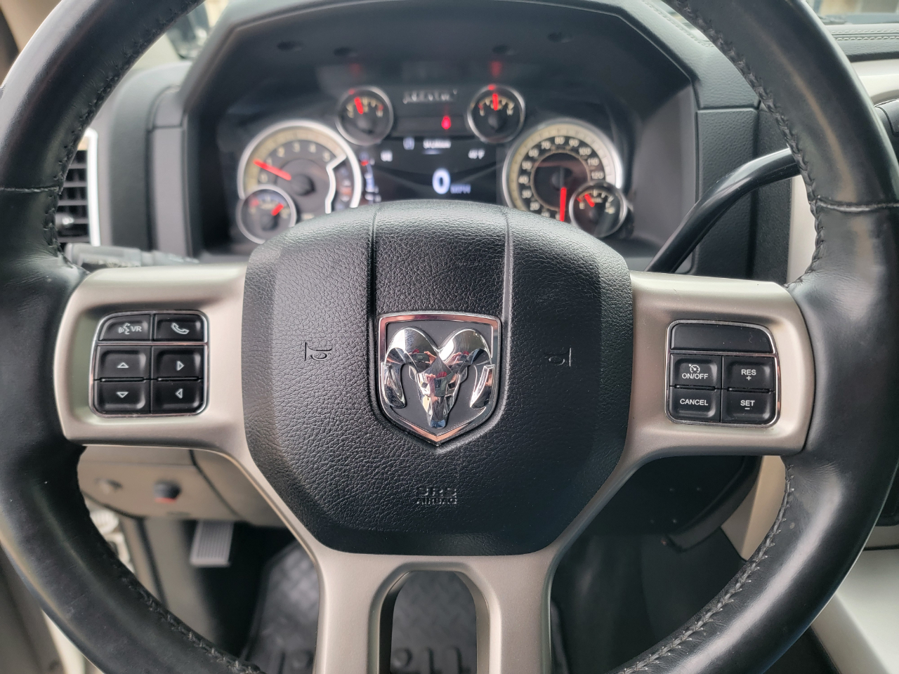 RAM 3500 Laramie 4x4 Crew Cab 8' Box 2017