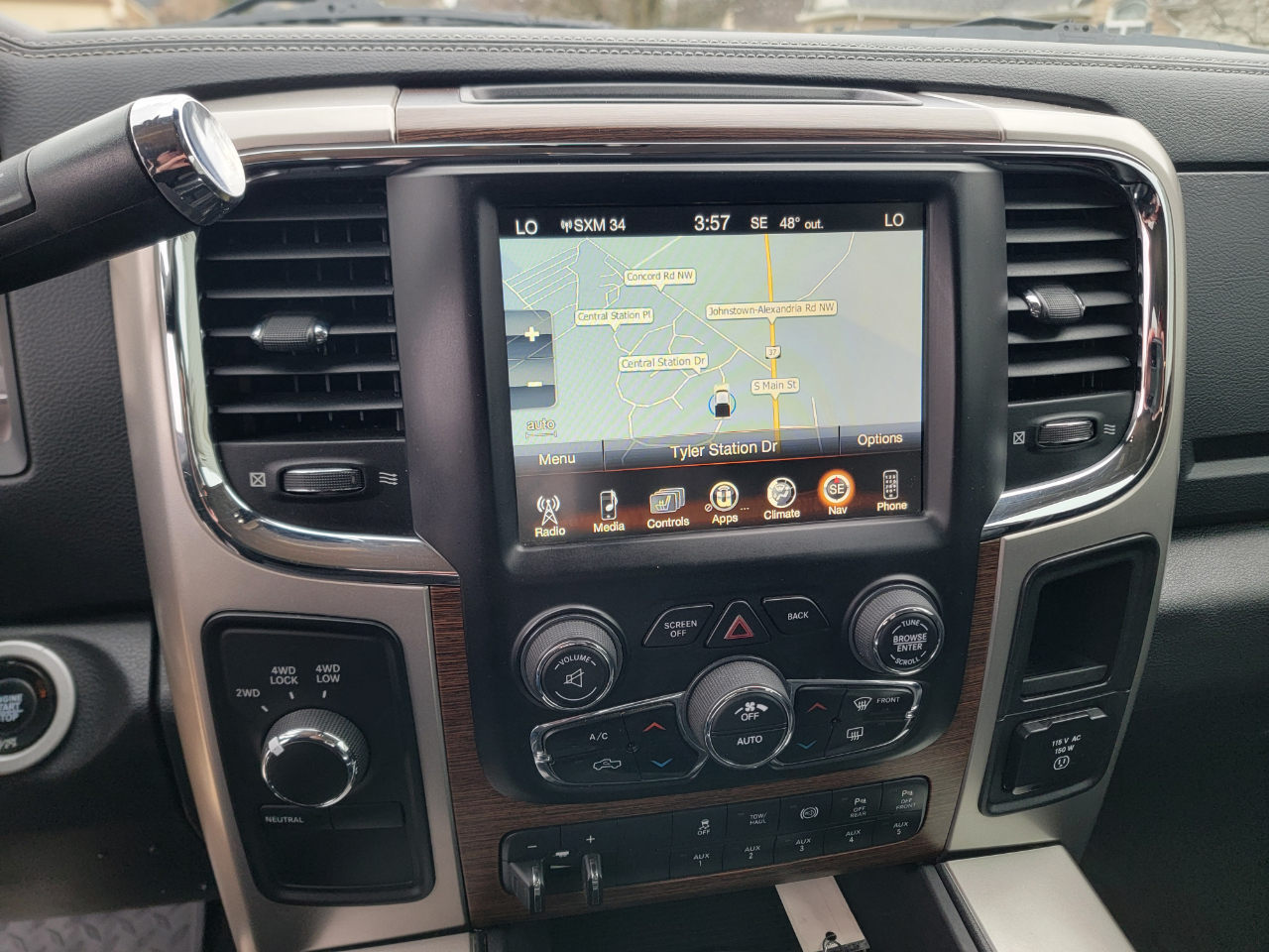 RAM 3500 Laramie 4x4 Crew Cab 8' Box 2017