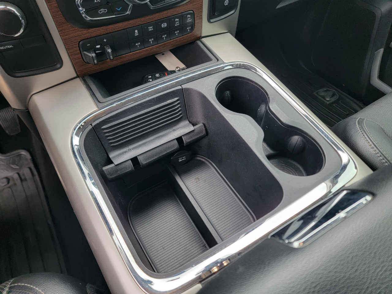 RAM 3500 Laramie 4x4 Crew Cab 8' Box 2017