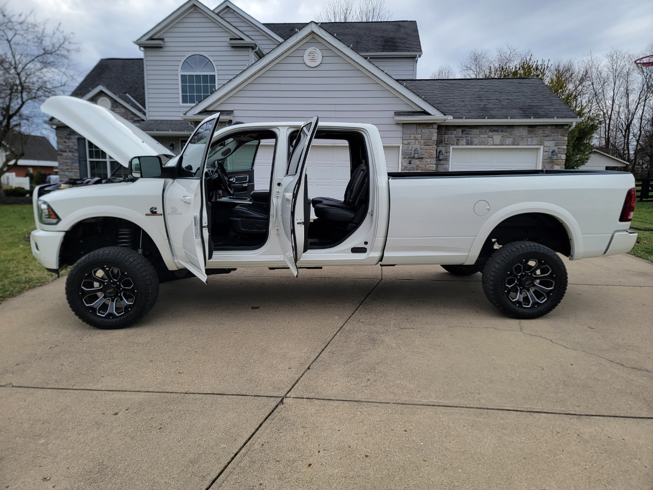 RAM 3500 Laramie 4x4 Crew Cab 8' Box 2017
