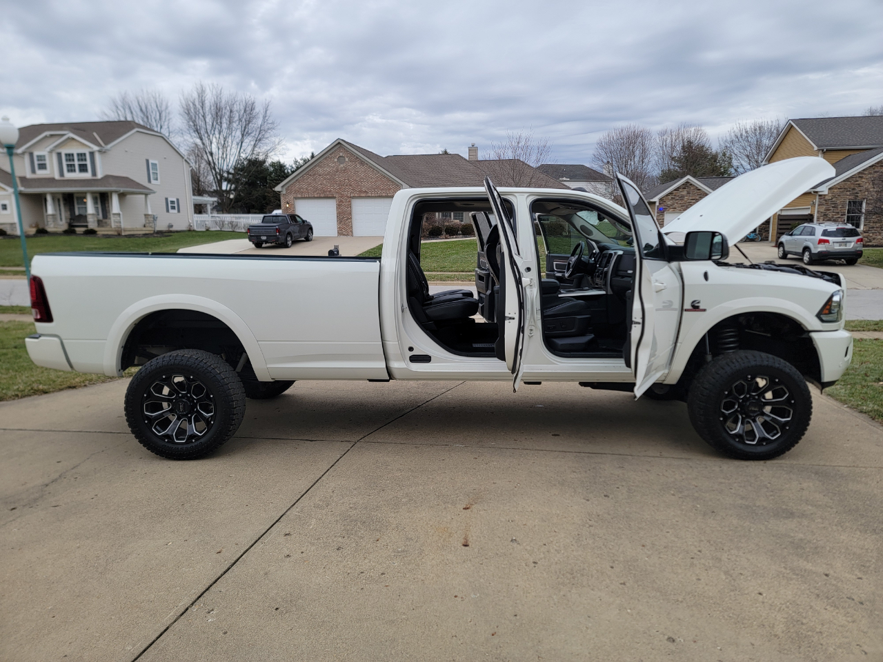 RAM 3500 Laramie 4x4 Crew Cab 8' Box 2017