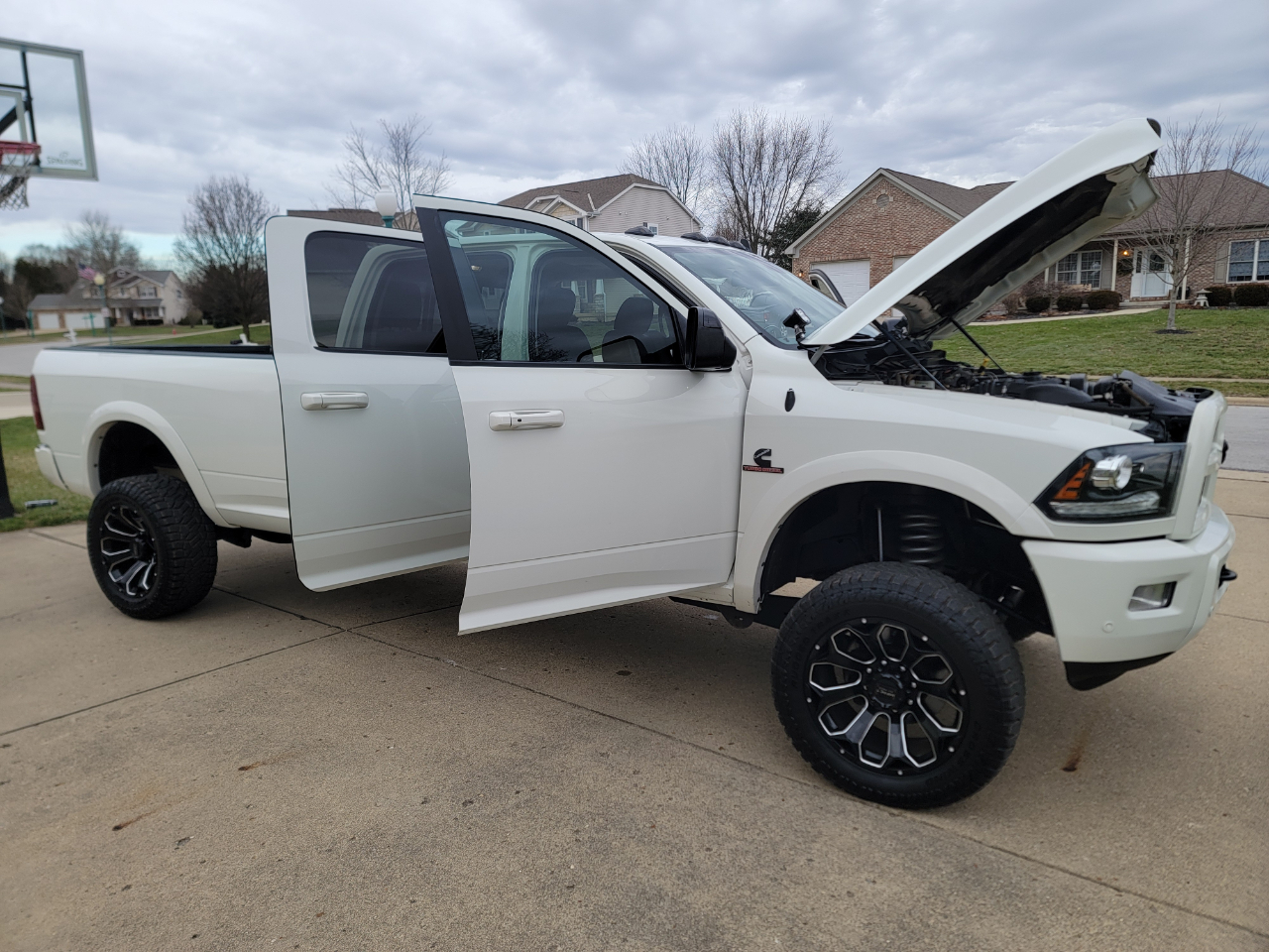 RAM 3500 Laramie 4x4 Crew Cab 8' Box 2017