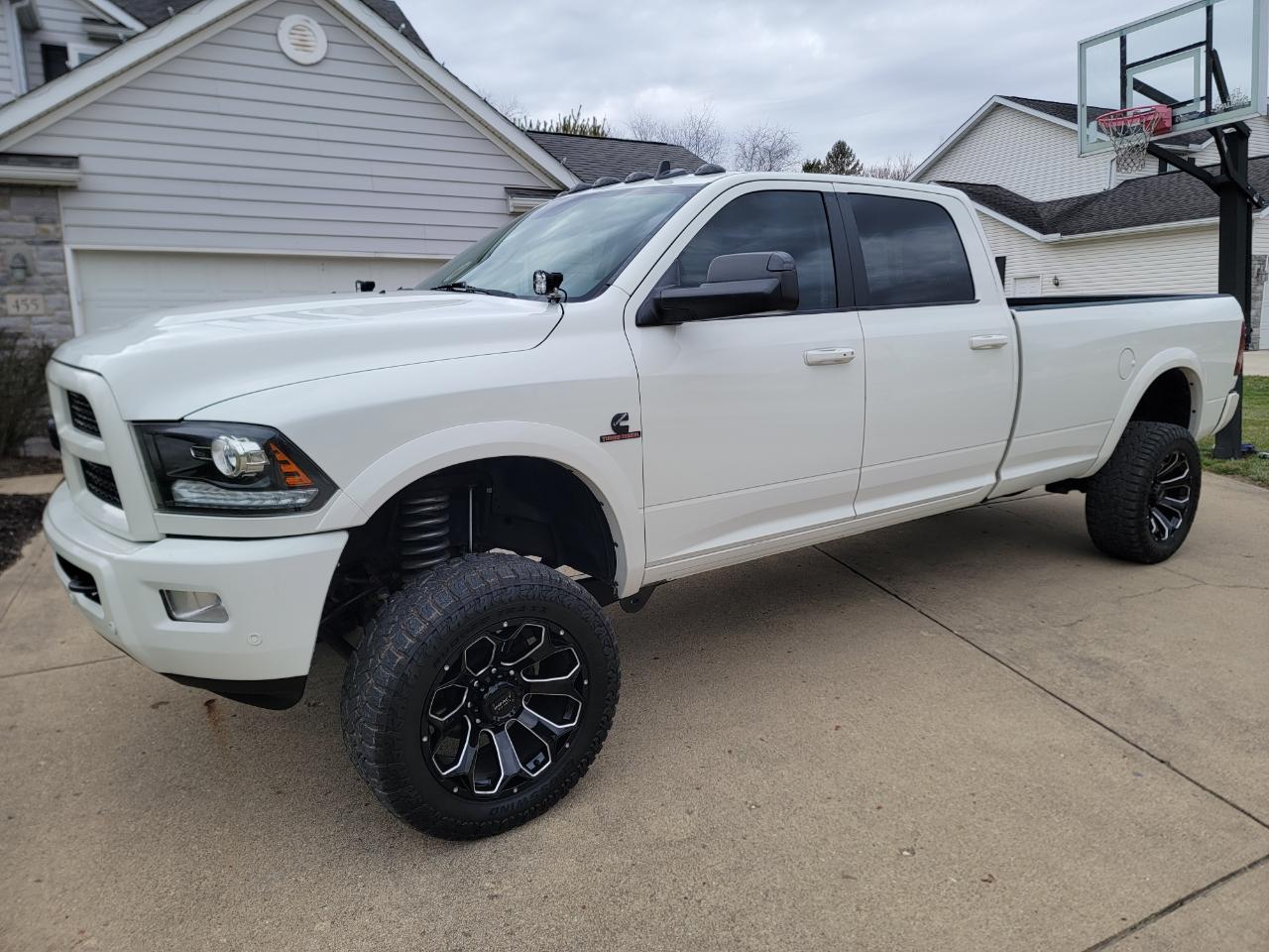 RAM 3500 Laramie 4x4 Crew Cab 8' Box 2017