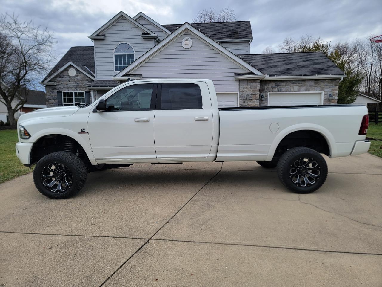 RAM 3500 Laramie 4x4 Crew Cab 8' Box 2017