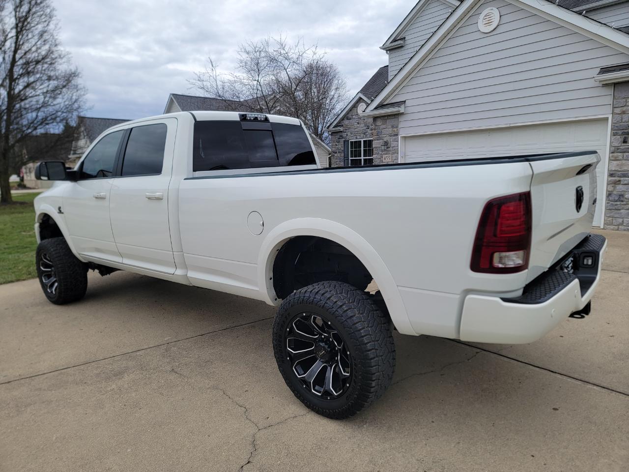 RAM 3500 Laramie 4x4 Crew Cab 8' Box 2017