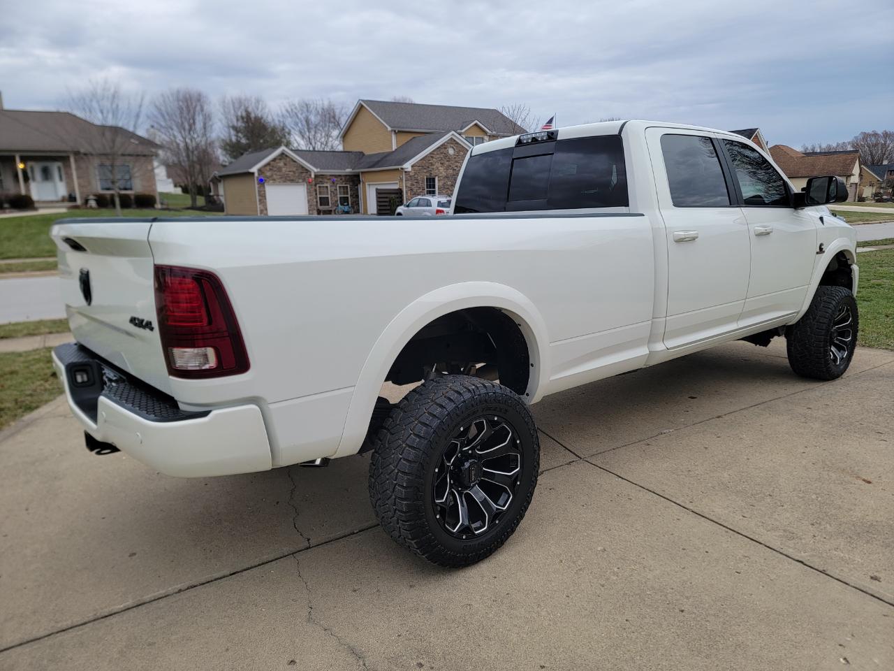 RAM 3500 Laramie 4x4 Crew Cab 8' Box 2017