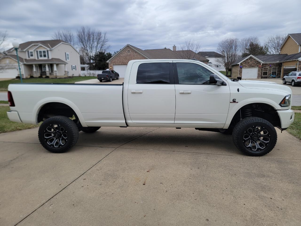 RAM 3500 Laramie 4x4 Crew Cab 8' Box 2017