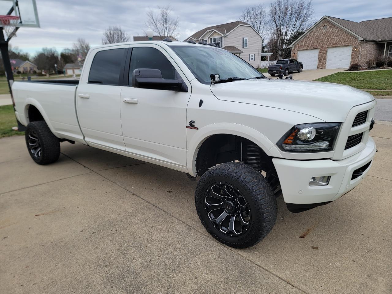 RAM 3500 Laramie 4x4 Crew Cab 8' Box 2017
