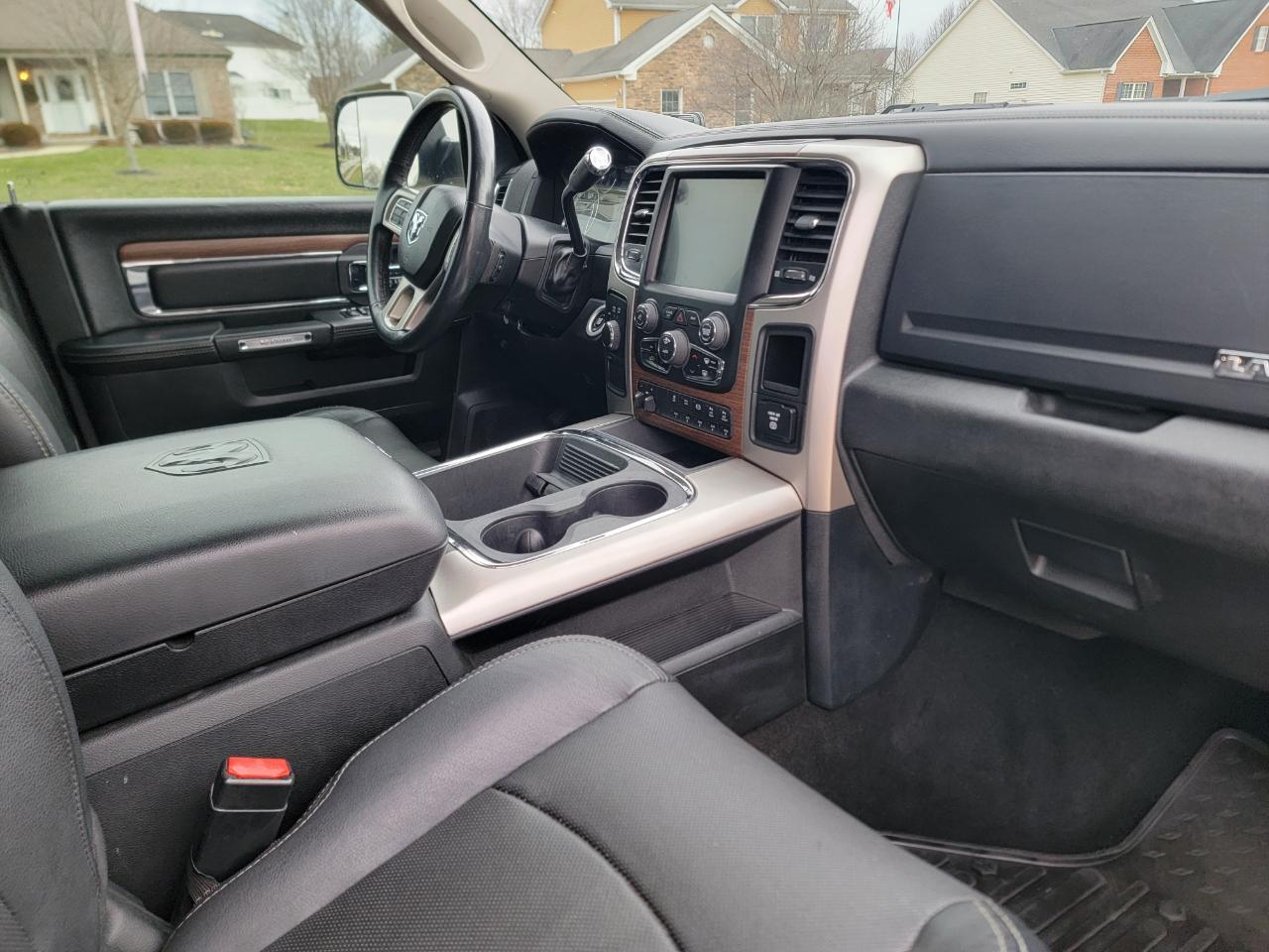 RAM 3500 Laramie 4x4 Crew Cab 8' Box 2017