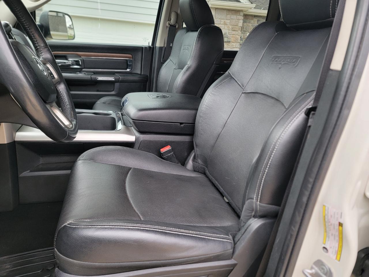 RAM 3500 Laramie 4x4 Crew Cab 8' Box 2017