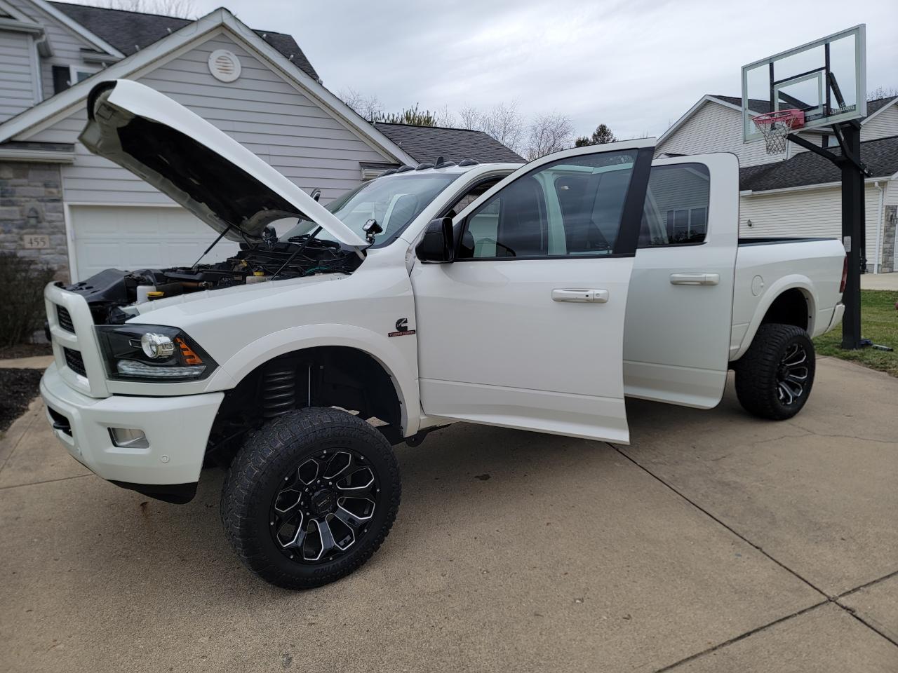 RAM 3500 Laramie 4x4 Crew Cab 8' Box 2017