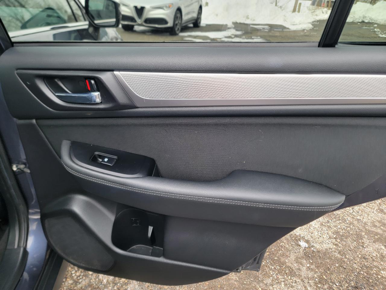 Subaru Outback 4dr Wgn 2.5i Premium PZEV 2015