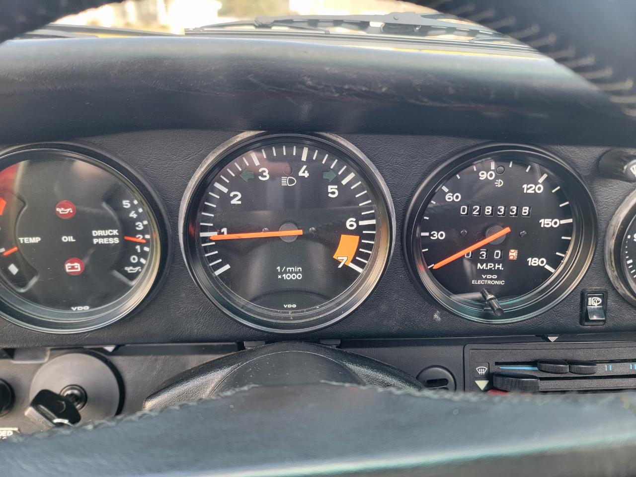 Porsche 911 Carrera 2dr Cabriolet 1986