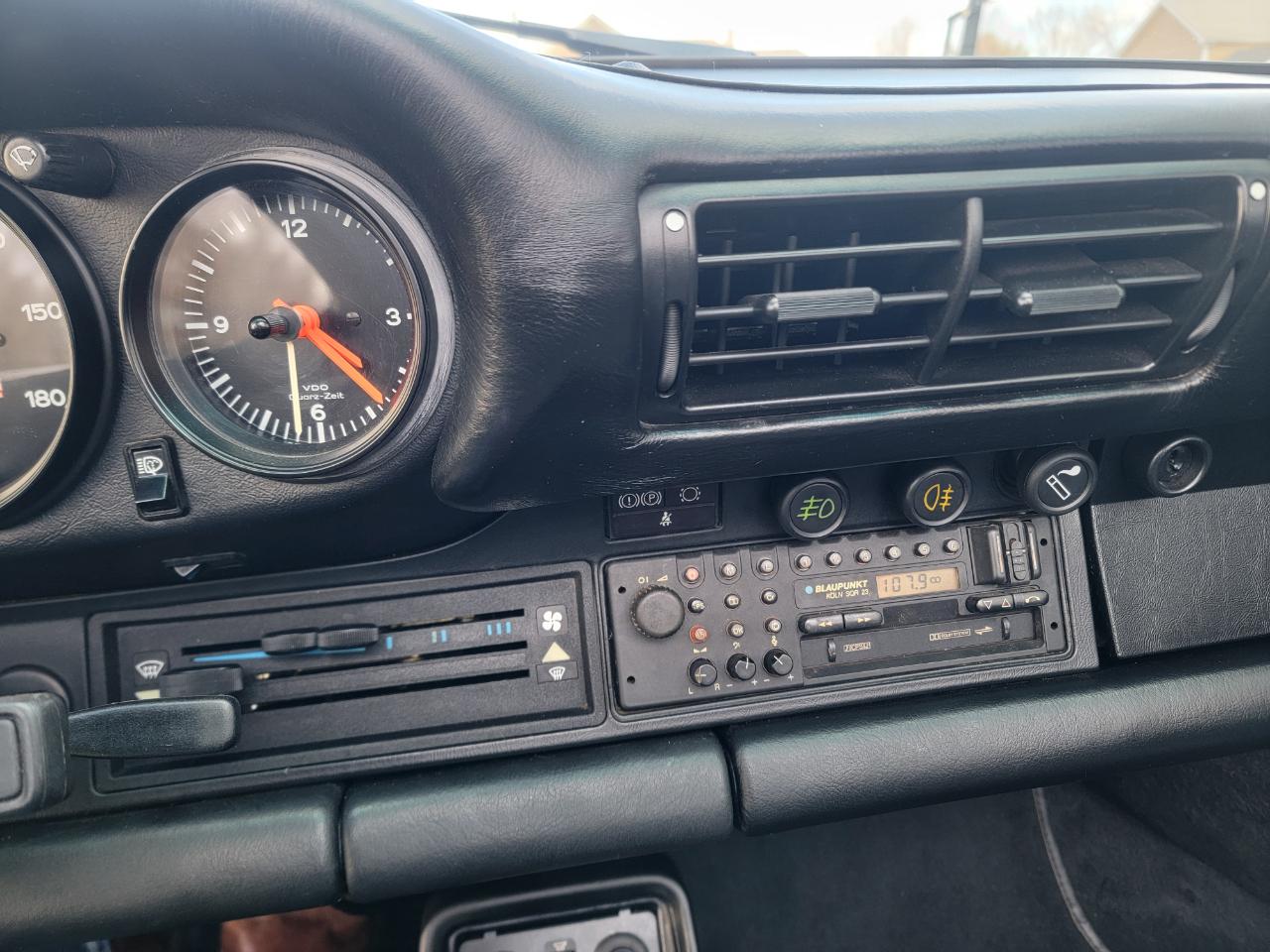 Porsche 911 Carrera 2dr Cabriolet 1986