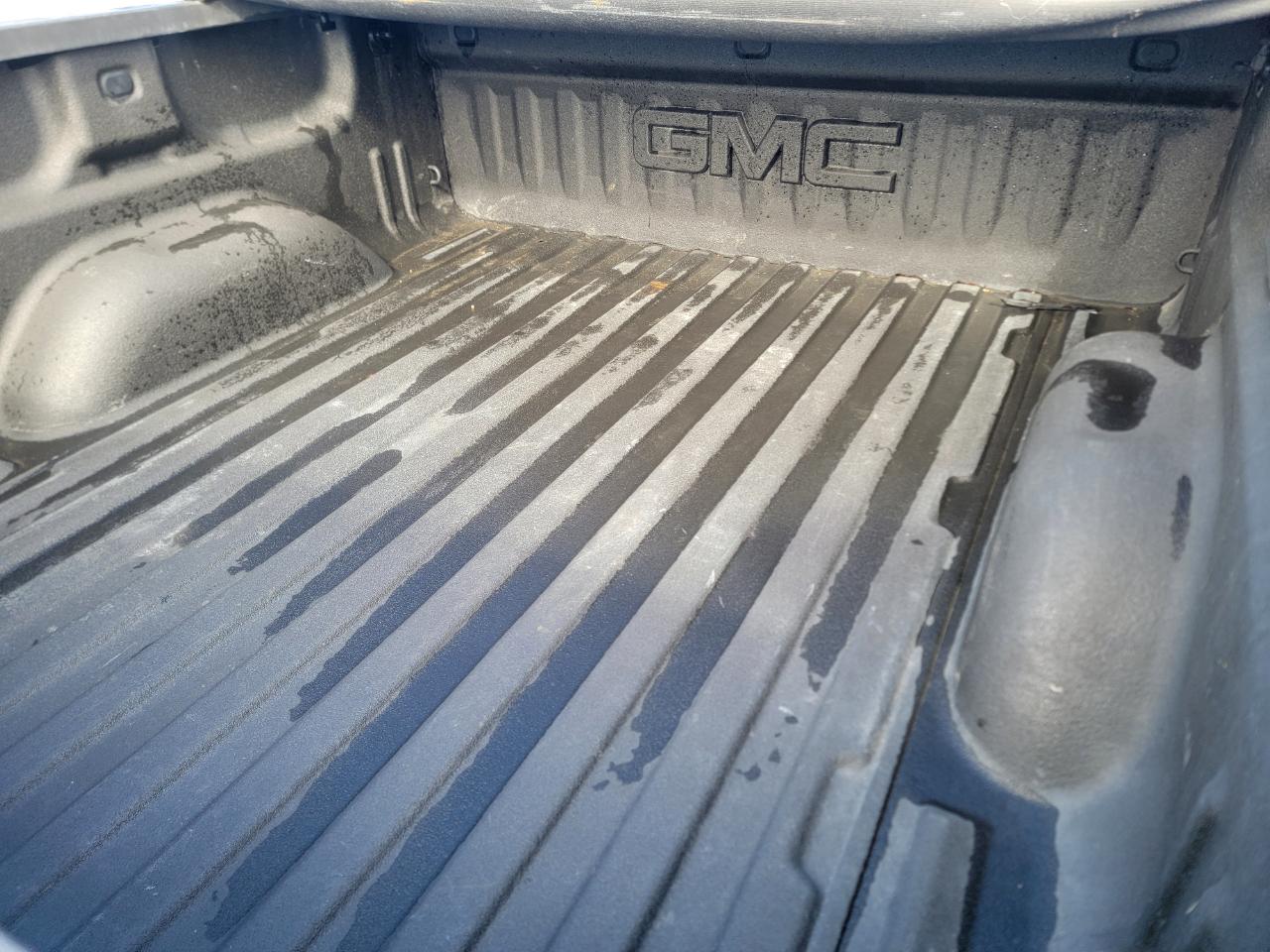 GMC Sierra 1500 4WD Crew Cab 143.5" SLT 2017