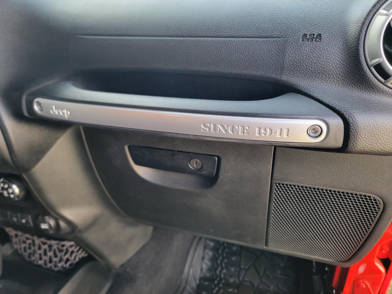 Jeep Wrangler Unlimited 4WD 4dr Sahara 2015