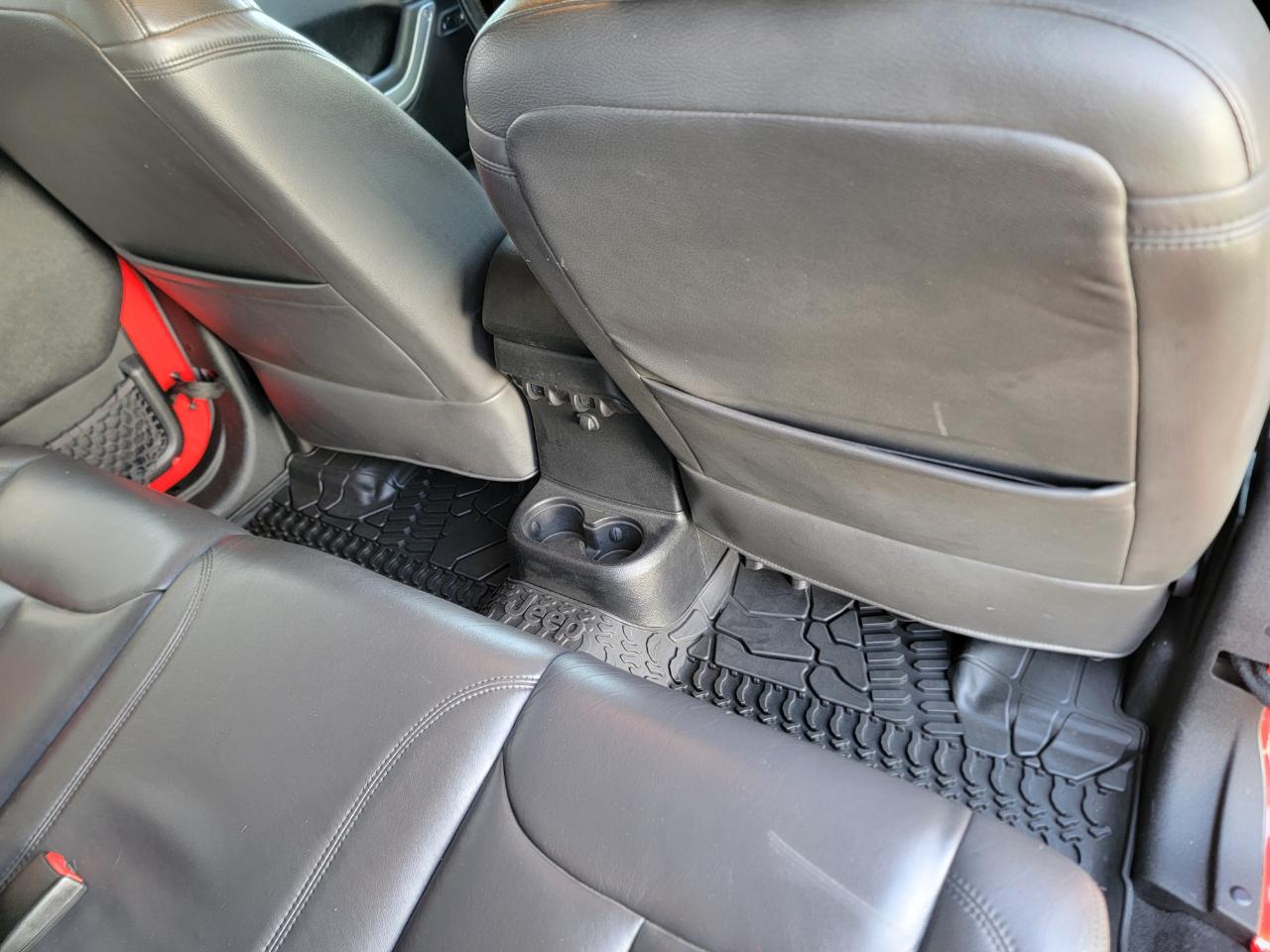 Jeep Wrangler Unlimited 4WD 4dr Sahara 2015