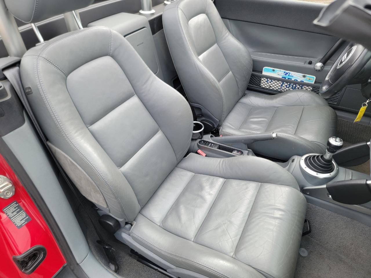 Audi TT 2dr Roadster Quattro 6-Spd 2001